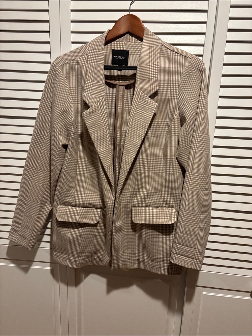 Women’s Liverpool Plaid Tailored Blazer in Beige/cream.